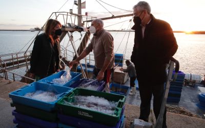 La nueva lonja inicia su actividad para posicionar el sector pesquero onubense