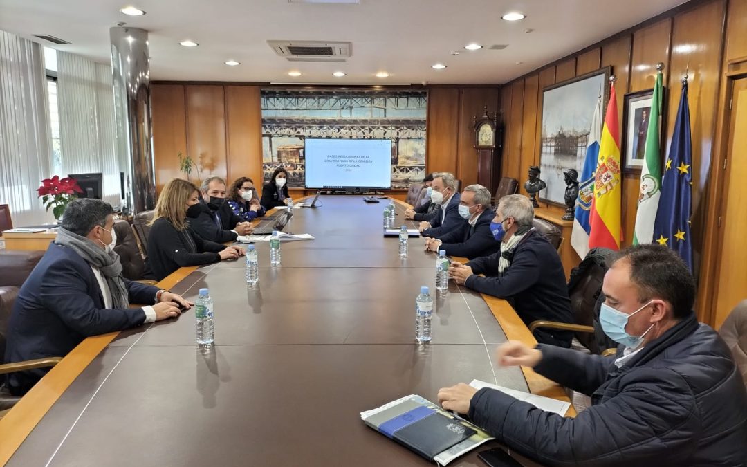La Comisión de la Convocatoria Puerto-Ciudad mantiene una reunión previa antes de la apertura pública de la convocatoria del Puerto de Huelva